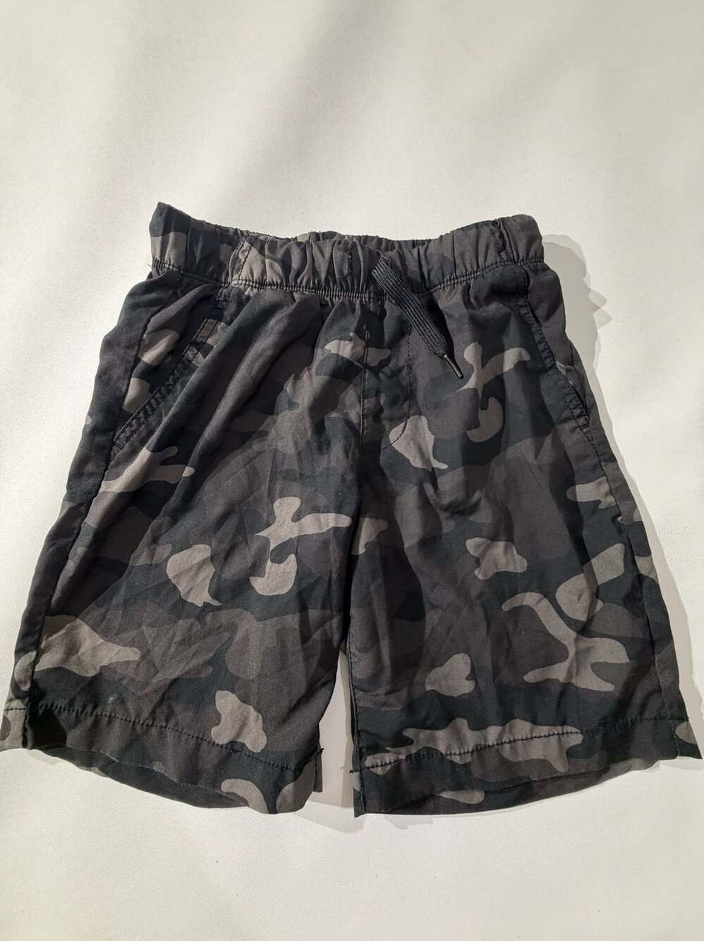 Old Navy Dark Camo Elastic Drawstring Athletic Shorts Boys Size M